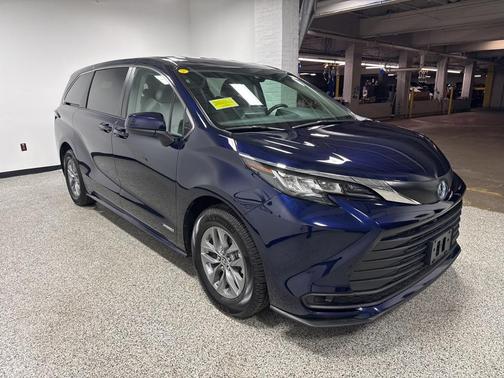 2021 Toyota Sienna LE