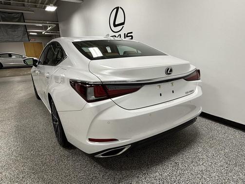 2023 Lexus ES 350 Base