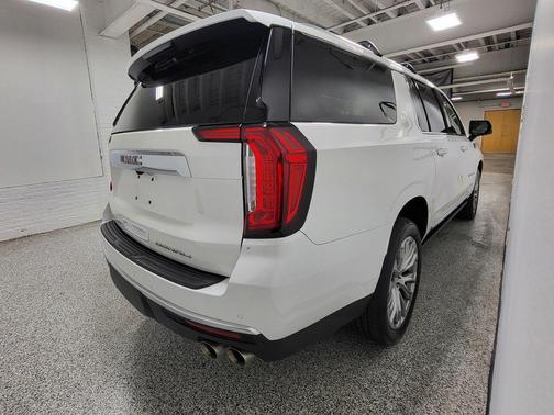 White Frost Tricoat 2022 GMC Yukon XL Denali