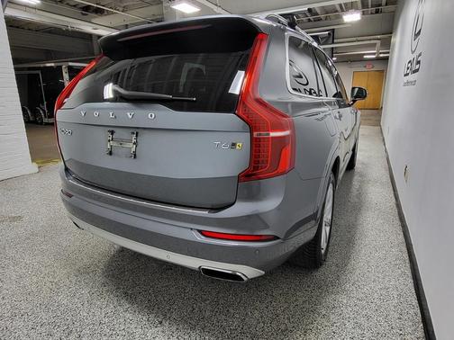 2018 Volvo XC90 T6 Momentum