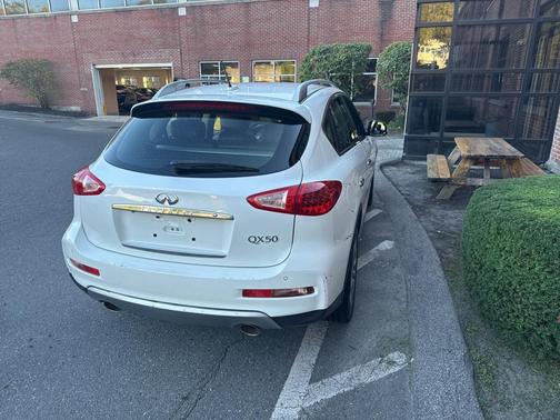 2016 INFINITI QX50 Base