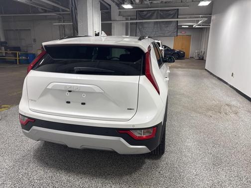 2023 Kia Niro EX