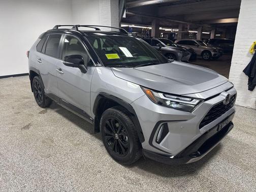 2025 Toyota RAV4 Hybrid SE