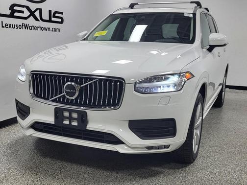 2021 Volvo XC90 T6 Momentum