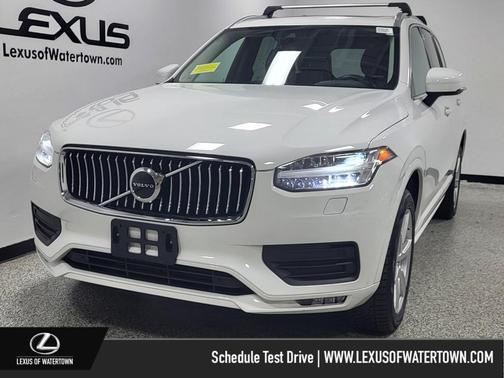 2021 Volvo XC90 T6 Momentum