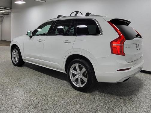 2021 Volvo XC90 T6 Momentum