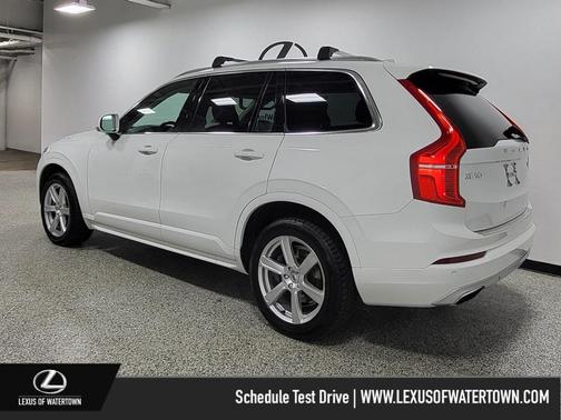2021 Volvo XC90 T6 Momentum