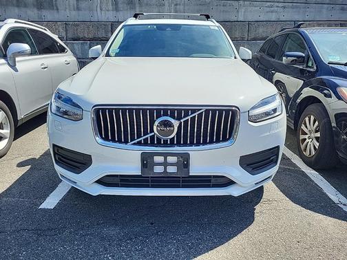2021 Volvo XC90 T6 Momentum