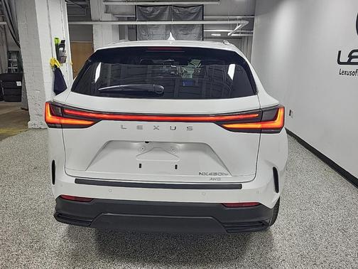 2025 Lexus NX 450h+ Luxury