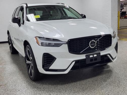 Crystal White 2023 Volvo XC60 Recharge Plug-In Hybrid Ultimate