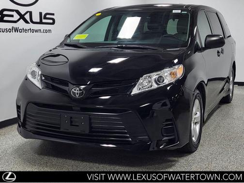 Midnight Black Metallic 2020 Toyota Sienna SE