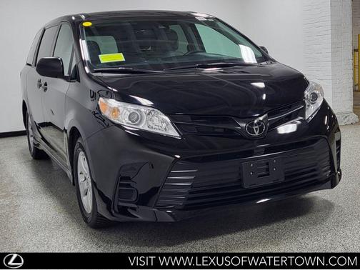 Midnight Black Metallic 2020 Toyota Sienna SE