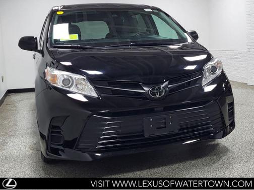 Midnight Black Metallic 2020 Toyota Sienna SE