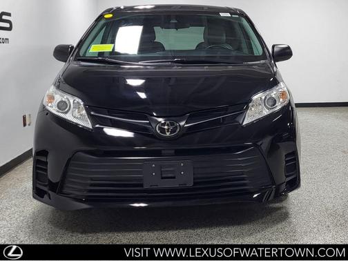 Midnight Black Metallic 2020 Toyota Sienna SE