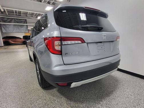 Lunar Silver Metallic 2022 Honda Pilot AWD EX-L