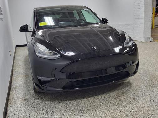 2022 Tesla Model Y Long Range Dual Motor All-Wheel Drive