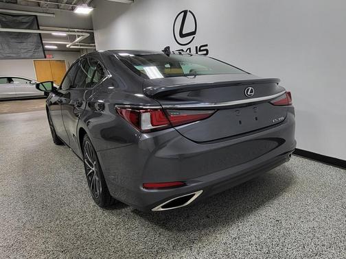 2023 Lexus ES 350 Base