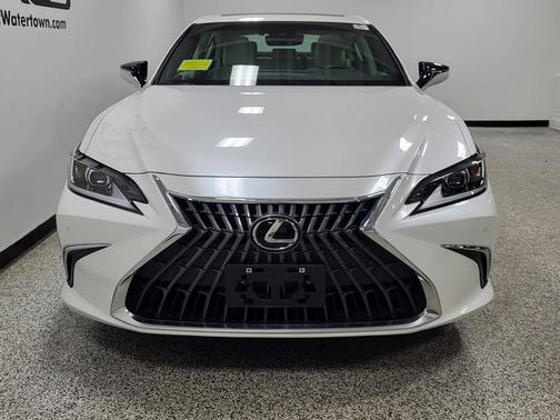 2025 Lexus ES 300h Base
