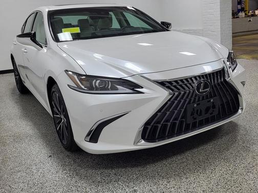 2025 Lexus ES 300h Base