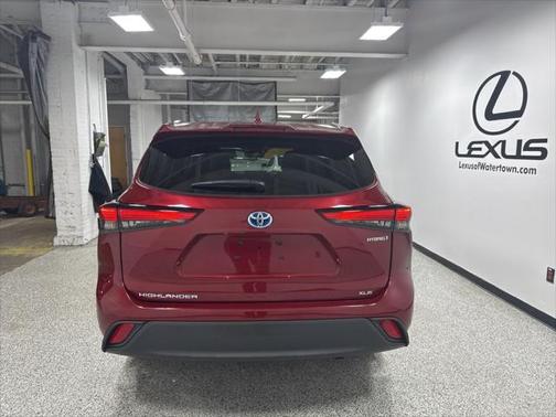 2021 Toyota Highlander Hybrid XLE