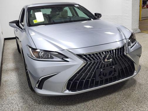 2024 Lexus ES 300h Base