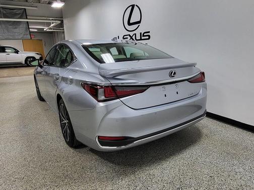 2024 Lexus ES 300h Base