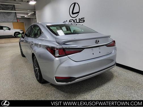 2024 Lexus ES 300h Base