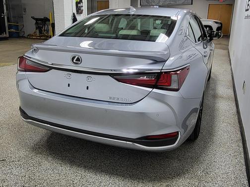 2024 Lexus ES 300h Base