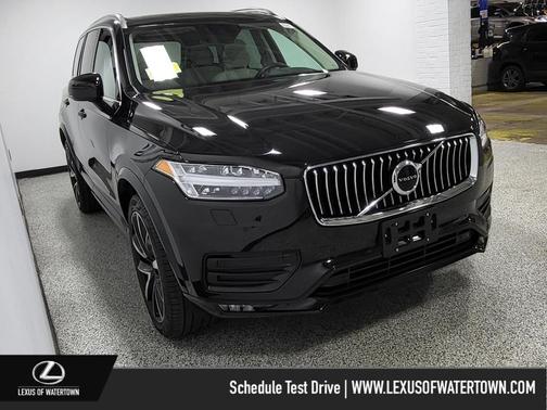 2021 Volvo XC90 T6 Momentum
