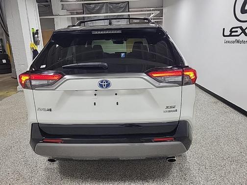 2020 Toyota RAV4 Hybrid SE