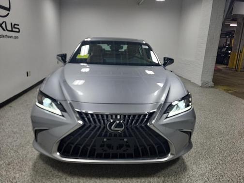 2023 Lexus ES 350 Base