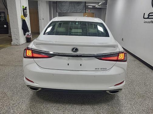 2024 Lexus ES 350 Base