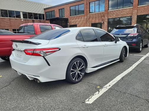 2020 Toyota Camry SE