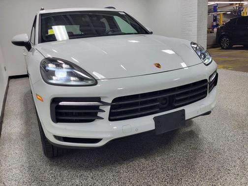 Carrara White Metallic 2022 Porsche Cayenne Platinum Edition