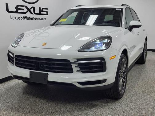 Carrara White Metallic 2022 Porsche Cayenne Platinum Edition
