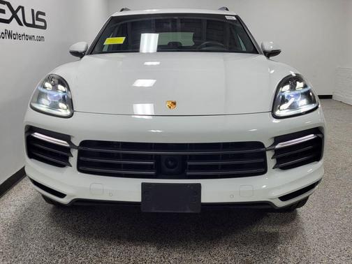 Carrara White Metallic 2022 Porsche Cayenne Platinum Edition