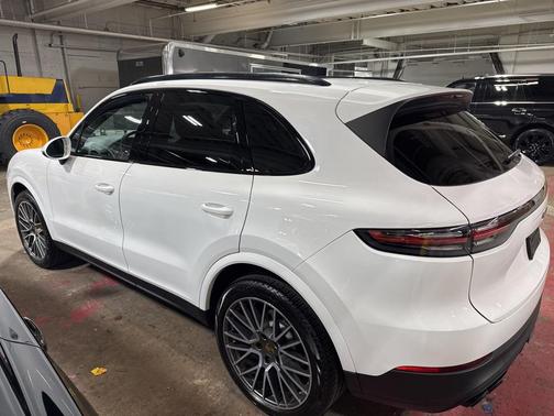 2022 Porsche Cayenne Platinum Edition