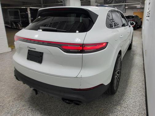 Carrara White Metallic 2022 Porsche Cayenne Platinum Edition