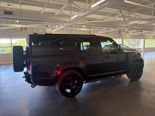 Santorini Black Metallic 2025 Land Rover Defender V8