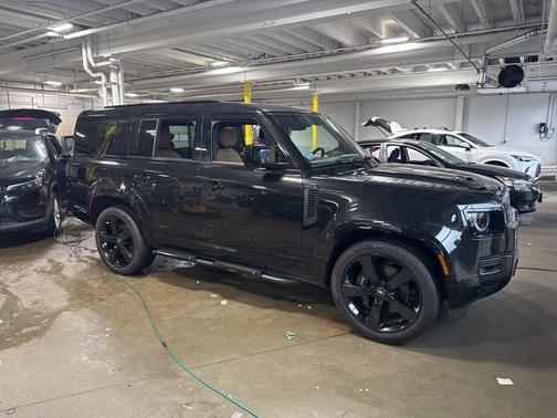 Santorini Black Metallic 2025 Land Rover Defender V8