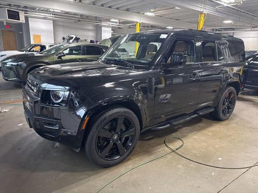 Santorini Black Metallic 2025 Land Rover Defender V8
