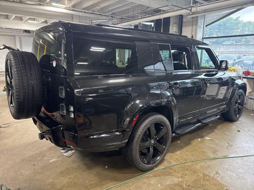 Santorini Black Metallic 2025 Land Rover Defender V8