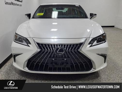 2025 Lexus ES 300h Luxury