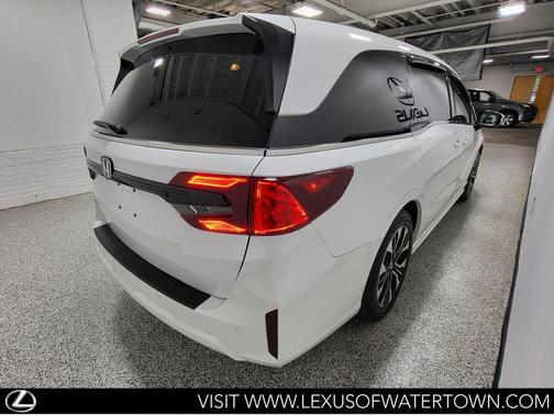 Platinum White Pearl 2026 Honda Odyssey Elite