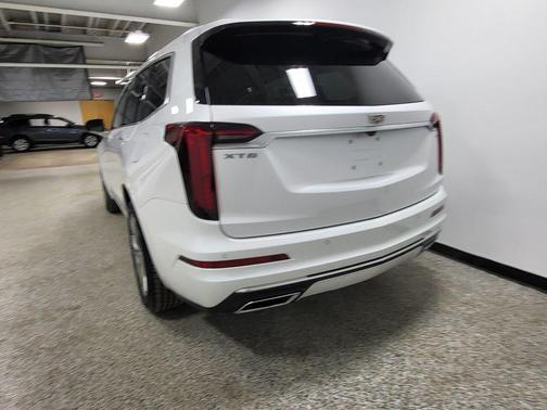 2025 Cadillac XT6 Premium Luxury FWD