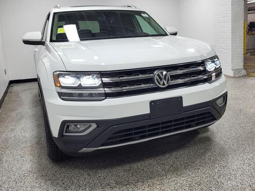 Pure White 2018 Volkswagen Atlas 3.6L SEL