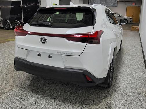 Eminent White Pearl 2023 Lexus UX 250h Base