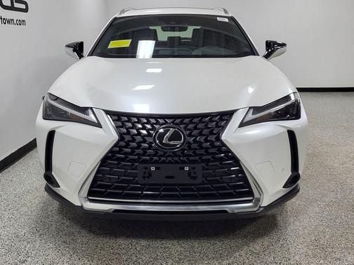 Eminent White Pearl 2023 Lexus UX 250h Base
