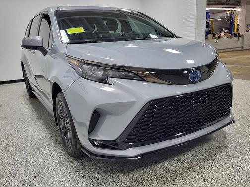 2024 Toyota Sienna Woodland Edition