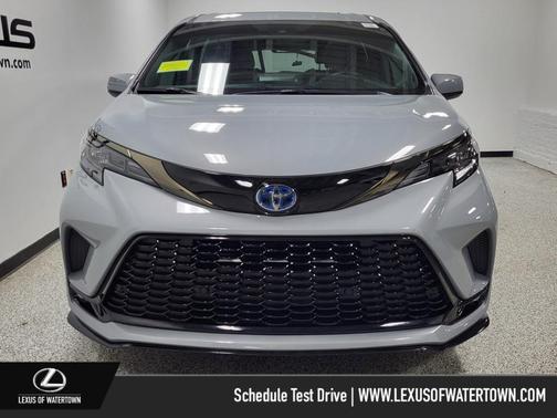 2024 Toyota Sienna Woodland Edition